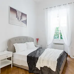Apartment A World Aparts - 32 Calabria, Rome